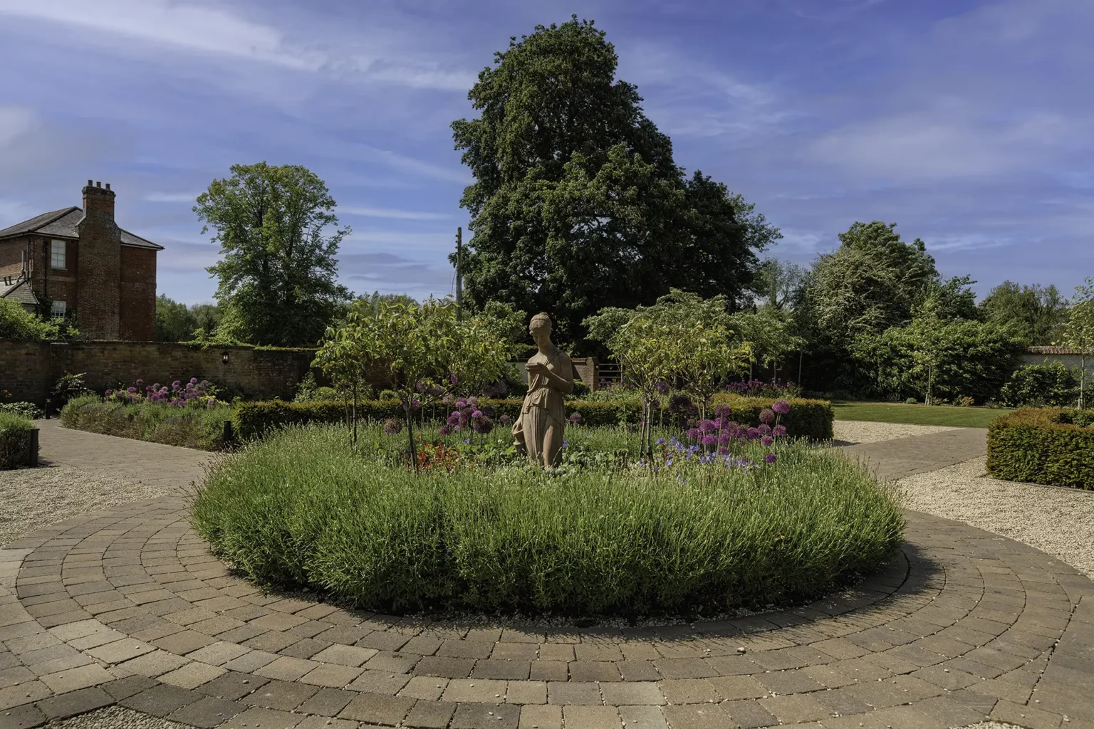 syrencot wedding gardens statue