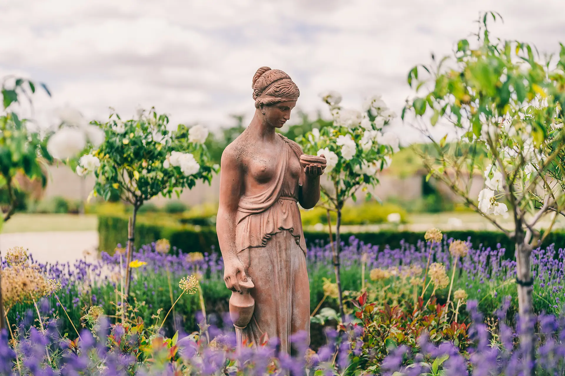 syrencot wedding gardens statue