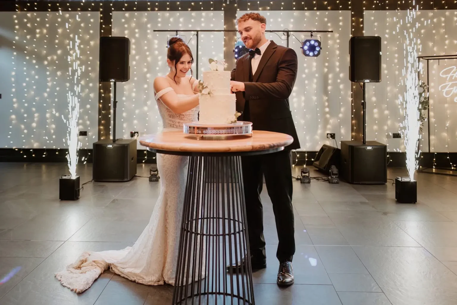 Syrencot cold sparks machine wedding reception cake cutting
